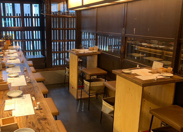 店内テーブル席